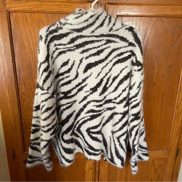 H&M Stand Up Collar Zebra Print Eyelash Fringe sweater - Picture 4 of 6